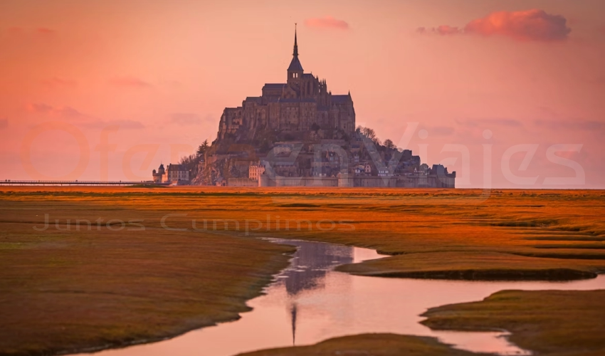 Vive el tour Memorias de Francia recorriendo París, Normandía y el Valle del Loira. Descubre este circuito por Francia y reserva ahora.